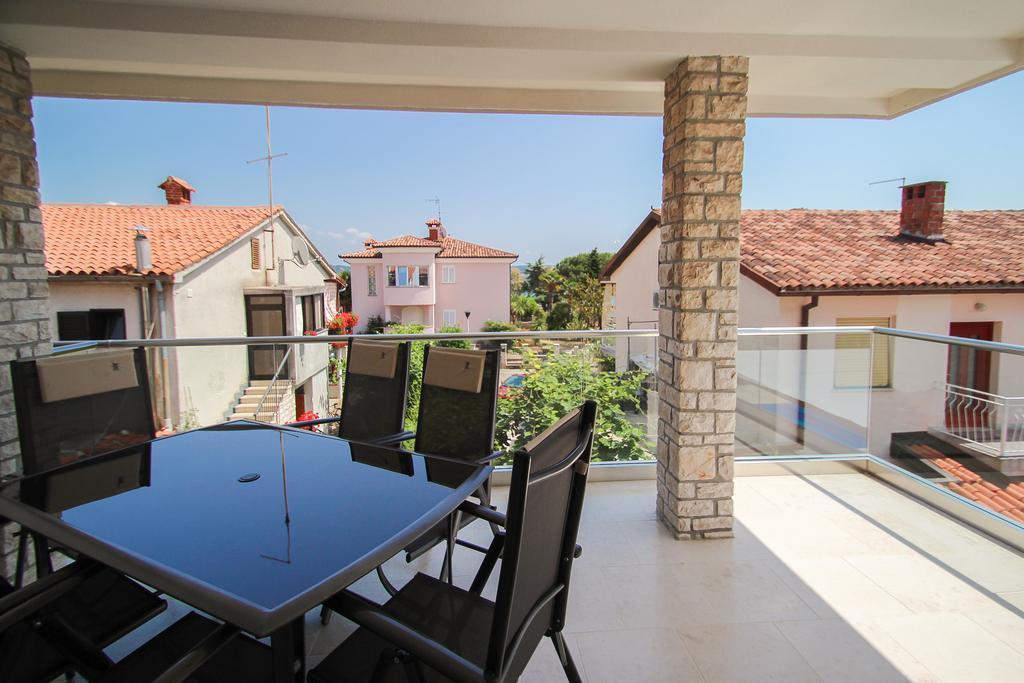 Apartments Villa Rivarella Novigrad Istria Kamer foto